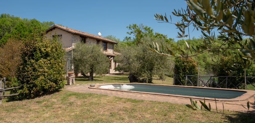 Umbria Località San Venanzo bellissimo Casale con piscina panoramica