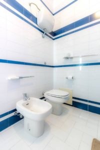 bagno condiviso 3 - Agenzia Immobiliare Lecce - Lusso, Appartamenti, Case, Ville