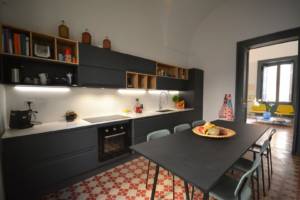 009 039 i palazzetto first floor kitchen dining table detail 8 - Agenzia Immobiliare Lecce - Lusso, Appartamenti, Case, Ville