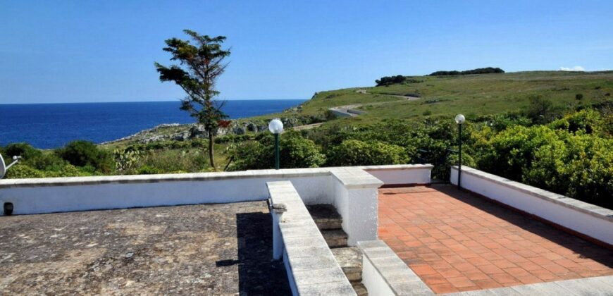Porto Badisco a pochi passi dal mare villa unico livello e giardino terrazzato