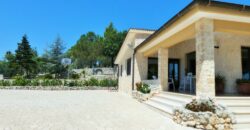 Putignano Villa panoramica in ottimo stato con giardino attrezzato