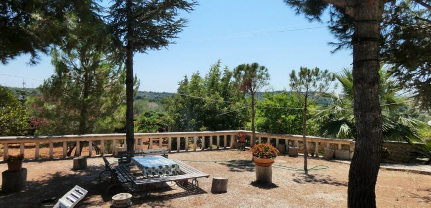 Putignano Villa panoramica in ottimo stato con giardino attrezzato