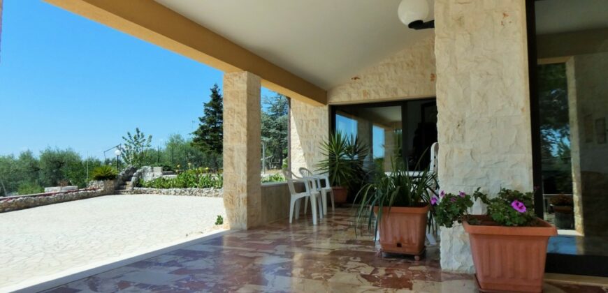 Putignano Villa panoramica in ottimo stato con giardino attrezzato