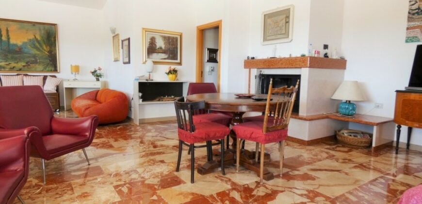 Putignano Villa panoramica in ottimo stato con giardino attrezzato