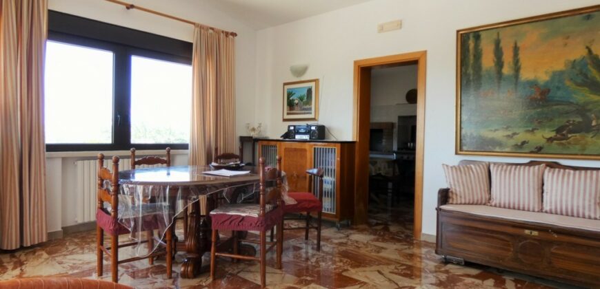 Putignano Villa panoramica in ottimo stato con giardino attrezzato