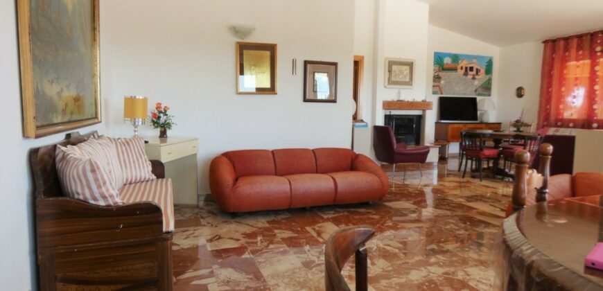 Putignano Villa panoramica in ottimo stato con giardino attrezzato