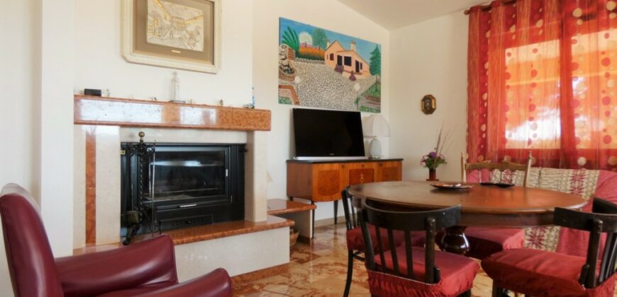 Putignano Villa panoramica in ottimo stato con giardino attrezzato