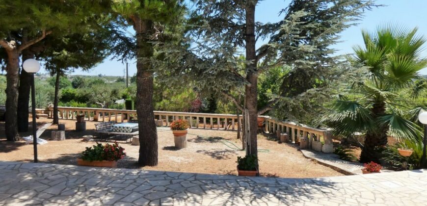 Putignano Villa panoramica in ottimo stato con giardino attrezzato