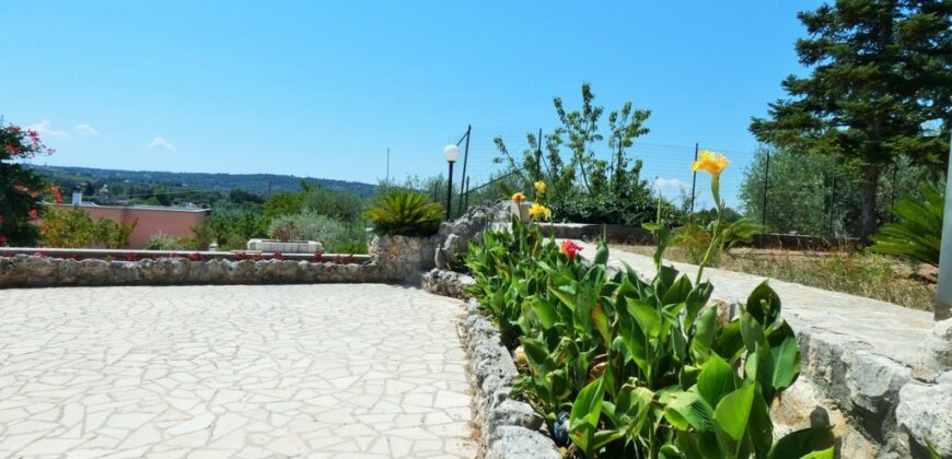 Putignano Villa panoramica in ottimo stato con giardino attrezzato