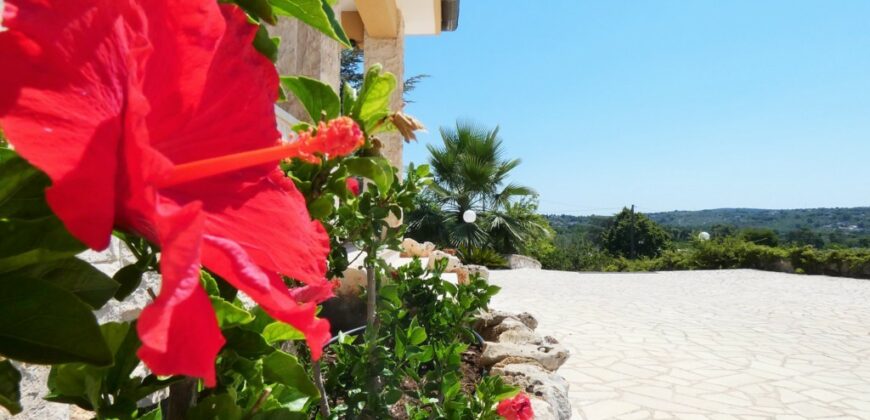 Putignano Villa panoramica in ottimo stato con giardino attrezzato