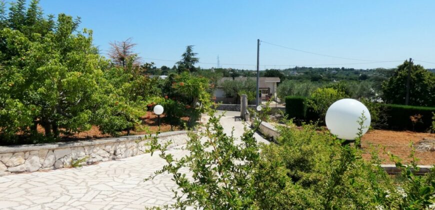 Putignano Villa panoramica in ottimo stato con giardino attrezzato