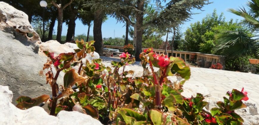 Putignano Villa panoramica in ottimo stato con giardino attrezzato