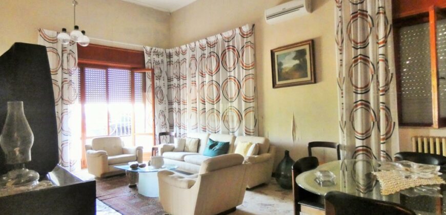 Litoranea Gallipoli-Santa Maria al Bagno proprietà con giardino vista mare