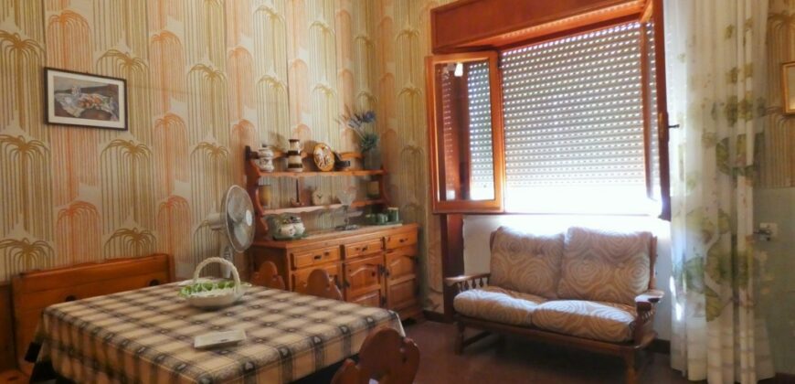 Litoranea Gallipoli-Santa Maria al Bagno proprietà con giardino vista mare