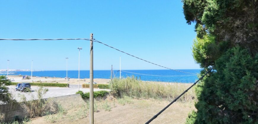 Gallipoli a pochi passi da Porto Gaio sulla litoranea per Santa Maria al Bagno a soli 100 mt dal mare villa con giardino