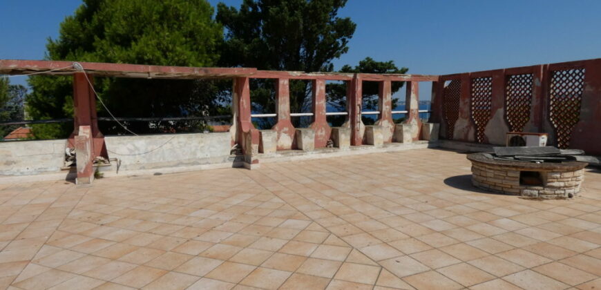 Litoranea Gallipoli-Santa Maria al Bagno proprietà con giardino vista mare
