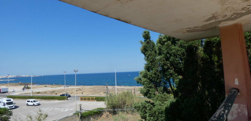 Gallipoli a pochi passi da Porto Gaio sulla litoranea per Santa Maria al Bagno a soli 100 mt dal mare villa con giardino