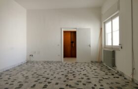 Zona centrale appartamento mq.125 da ristrutturare