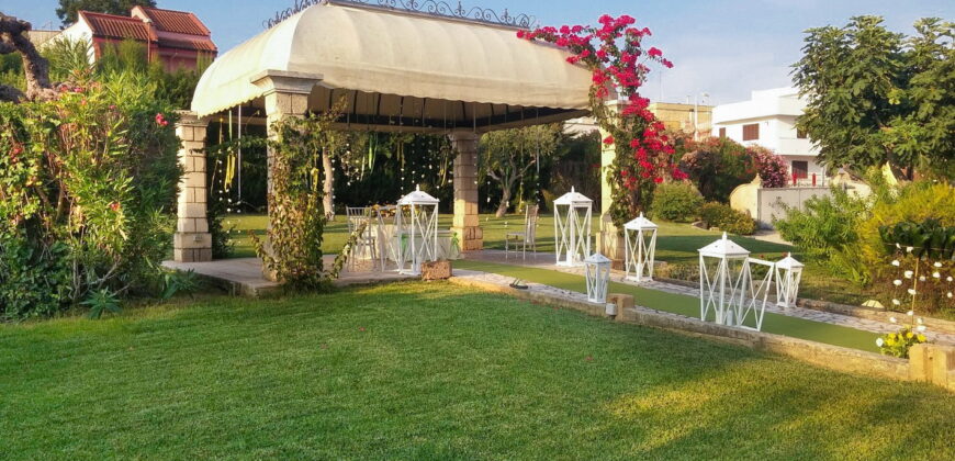 Tuglie centro storico Palazzo dell’800 con grande giardino