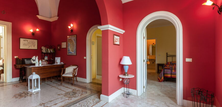 Tuglie centro storico Palazzo dell’800 con grande giardino