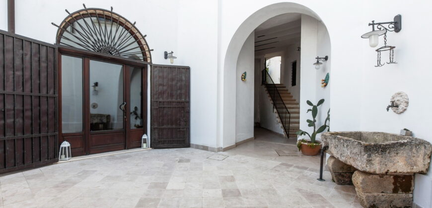 Tuglie centro storico Palazzo dell’800 con grande giardino