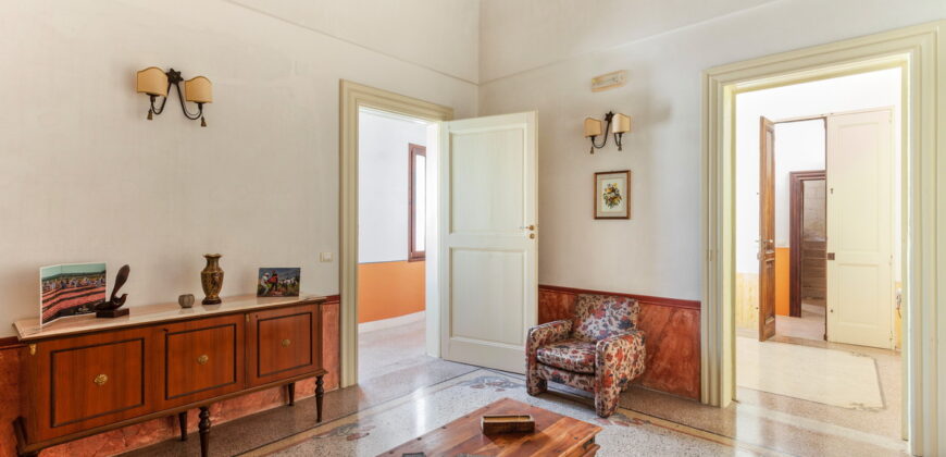 Tuglie centro storico Palazzo dell’800 con grande giardino