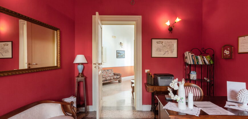Tuglie centro storico Palazzo dell’800 con grande giardino