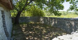 Castel Del Monte storica masseria a corte immersa nel verde