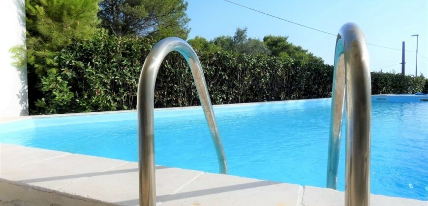 Via Monteroni Zona Bellavista in Locazione Villa con piscina