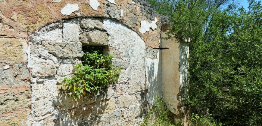 Neviano zona Serre terreno con fabbricato rurale