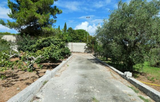 Traversa Via Rapolla terreno recintato con fabbricato