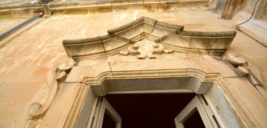 Lecce centro storico nei pressi del Duomo dimara rifinita con terrazzo