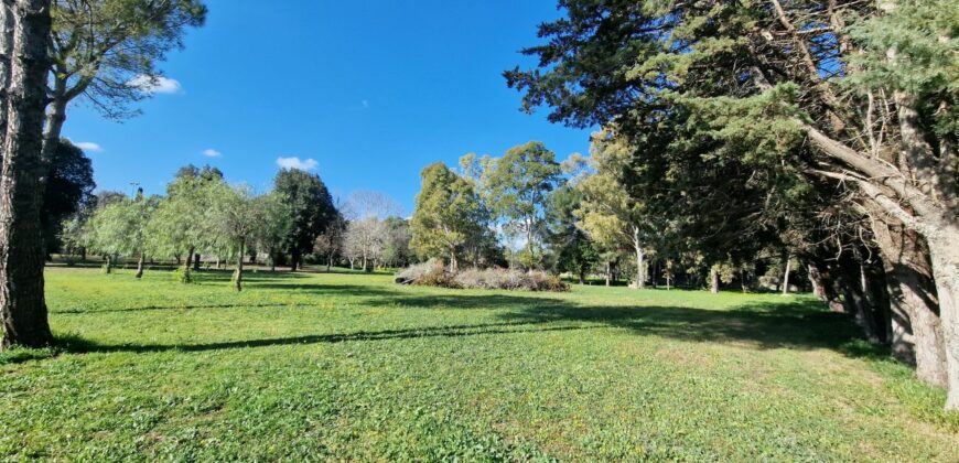 In agro di San Cesario Antico Casale dell’ 800 con piscina e campo da tennis