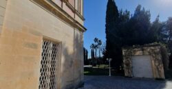 In agro di San Cesario Antico Casale dell’ 800 con piscina e campo da tennis