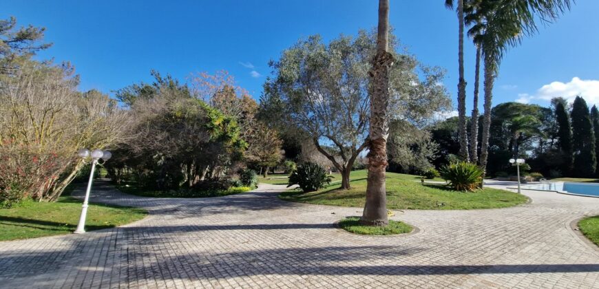 In agro di San Cesario Antico Casale dell’ 800 con piscina e campo da tennis