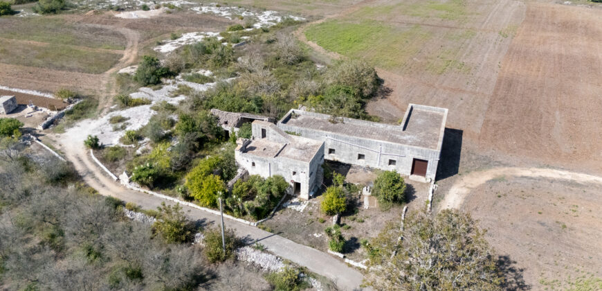 Castrignano De Greci, nel cuore della Grecìa Salentina, antica masseria da ristrutturare