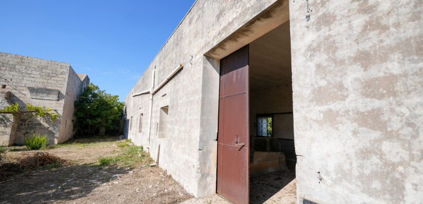 Castrignano De Greci, nel cuore della Grecìa Salentina, antica masseria da ristrutturare