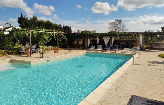 Antica villa con piscina immersa nella campagna salentina