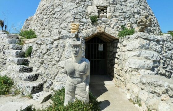 Terreno con trullo da ristrutturare sulla Lecce-Frigole (5° km)