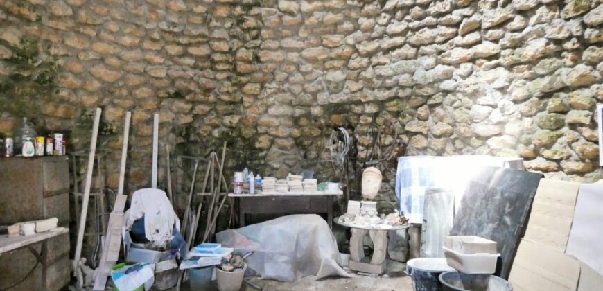 Terreno con trullo da ristrutturare sulla Lecce-Frigole (5° km)