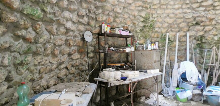 Terreno con trullo da ristrutturare sulla Lecce-Frigole (5° km)