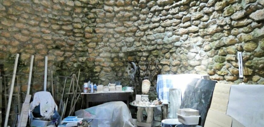 Terreno con trullo da ristrutturare sulla Lecce-Frigole (5° km)