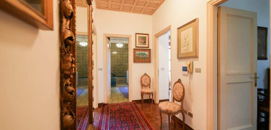 San Lazzaro Prestigioso Appartamento con Ampio Giardino