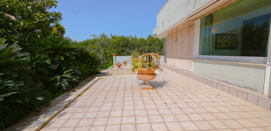San Lazzaro Prestigioso Appartamento con Ampio Giardino