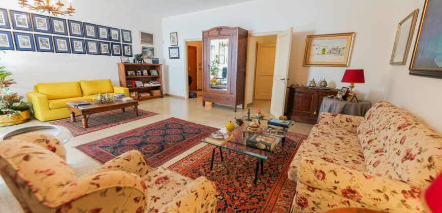 San Lazzaro elegante appartamento con spazi esterni
