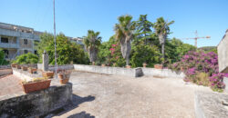 Prestigiosa Villa con Parco Privato e Straordinario Potenziale Edificatorio a Castromediano (Lecce)