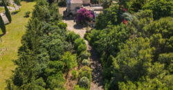 Prestigiosa Villa con Parco Privato e Straordinario Potenziale Edificatorio a Castromediano (Lecce)
