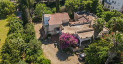 Prestigiosa Villa con Parco Privato e Straordinario Potenziale Edificatorio a Castromediano (Lecce)