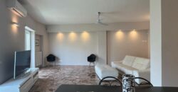 Lecce Zona Mazzini Elegante Appartamento di Ampia Metratura con box auto