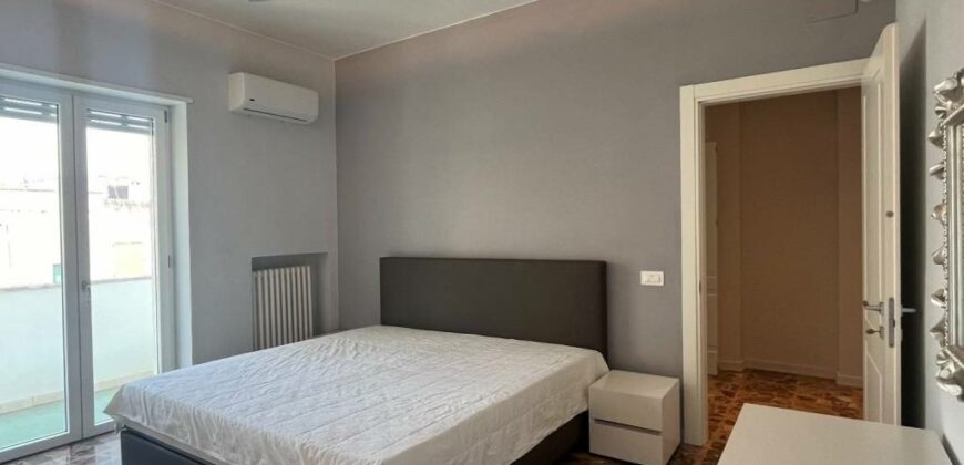 Lecce Zona Mazzini Elegante Appartamento di Ampia Metratura con box auto